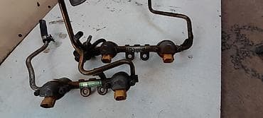 Детали двигателя и моторы в сборе: Форсунка Subaru 2000 г., Б/у, Оригинал — 1
