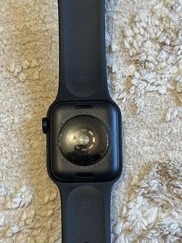 Apple Watch: Срочно продаю‼️‼️‼️ apple watch se 2 40mm akb: 92% память: 32гб — 5