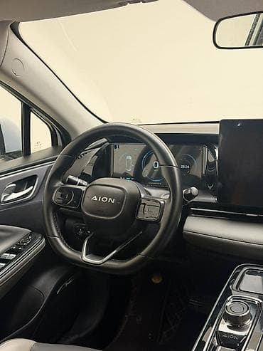 GAC: Электромобиль GAC Aion S Plus, серебристый седан Основные — 10