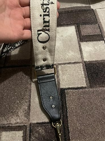 сумки женские из льна: Сумка на плечо Dior с широким ремнем - Модель: компактная сумка-сэддл — 2