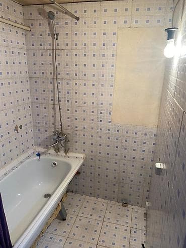 арена квартир: Сдаётся полдома с отдельным входом, двором! -2 больших комнат (50 квм) — 2