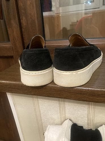мокасы: Мужские замшевые лоферы на толстой подошве. Цена 800 сом состояние — 3