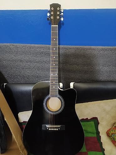 фикс лук: Акустическая гитара с вырезом (cutaway), цвет – черный глянец — 6