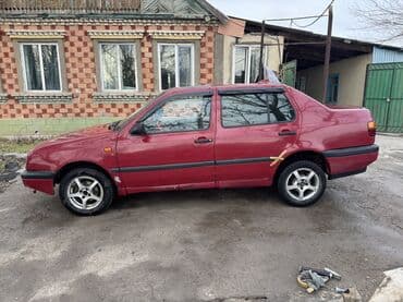 женский авто: Volkswagen Vento: 1992 г., 1.8 л, Механика, Бензин, Седан — 4