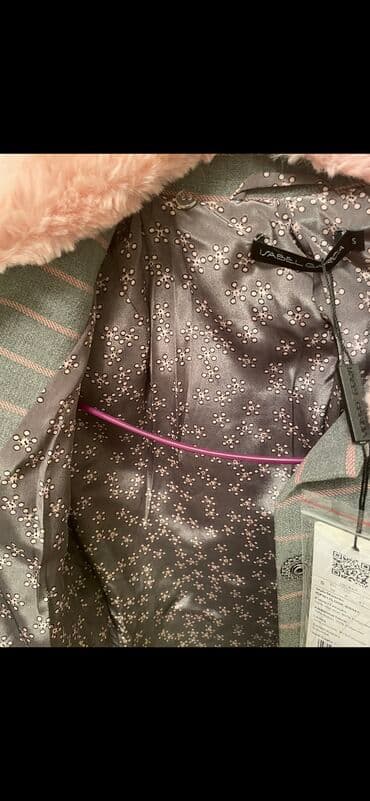 итальянское пальто: Пиджак или мини пальто новое Италия. Размер S или М. Брала за 7000 — 2