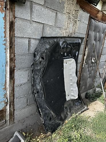 обшивка дверей гольф 4: Капот Универсальный, Б/у — 1
