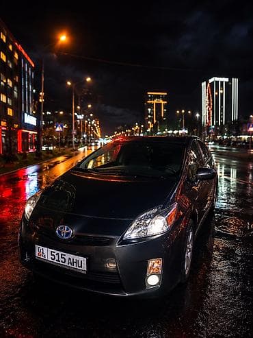 byd e7: Toyota Prius: 2011 г., Гибрид — 1