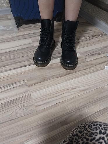 real techniques: Ботинки, 40, Dr. Martens, Б/у, цвет - Черный — 3