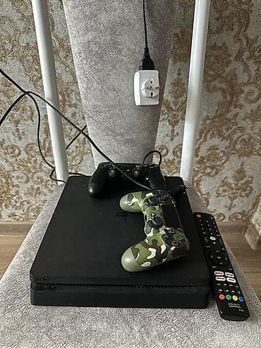 игравые приставки: Игровая консоль Sony PlayStation 4 Slim (черная) с комплектом — 1