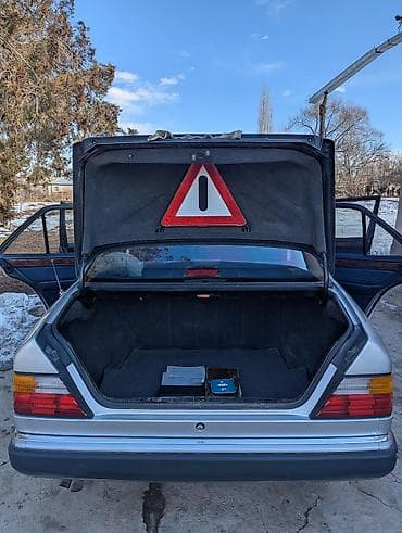 мерс 116: Mercedes-Benz W124: 1992 г., Ручные, Бензин, Седан — 10