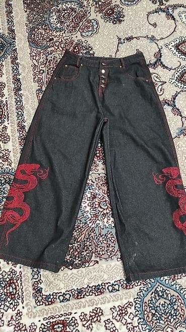 Көйнөктөр: Продаю широкие штаны с вышивкой в виде красной змеи (Деним/джинсы) — 1