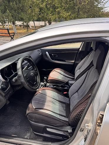 byd e6: Kia Ceed: 2013 г., 1.6 л, Механика, Бензин, Хэтчбэк — 6