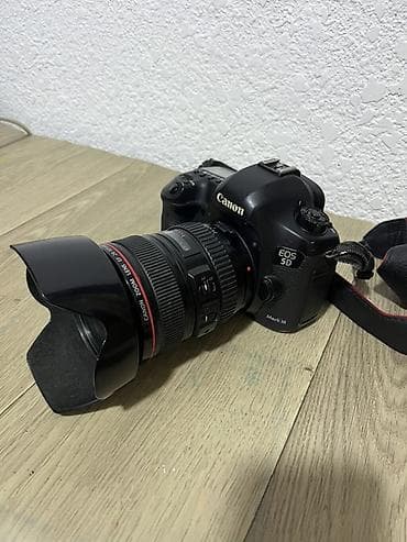 Canon EOS 5D Mark III с объективом Canon EF 24–105mm f/4 L IS USM -