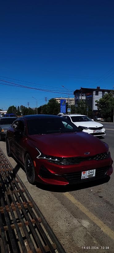 авто подборщик: Стильный спортивный седан бизнес-класса в ярком бордовом цвете. Кузов — 3