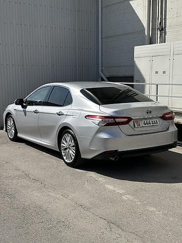 es 200: Toyota Camry: 2018 г., Гибрид, Седан — 2