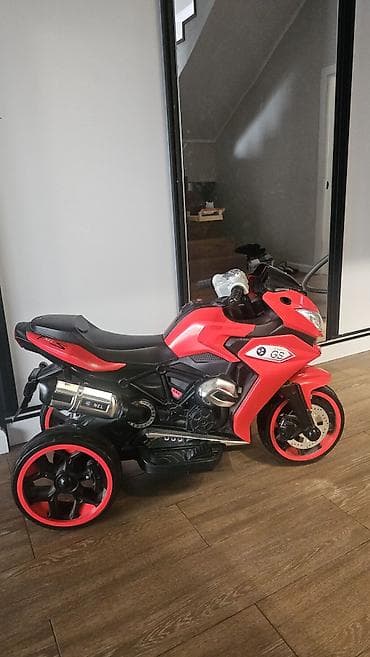 tech deck: Детский электромотоцикл трехколесный BMW GS (в отличном состоянии) — 1