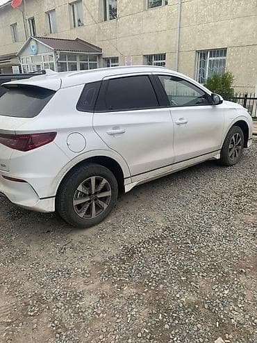 4 vd: BYD E2: 2024 г., Автомат, Электромобиль, Хэтчбэк — 2