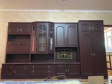 Балдар эмереги: Зал үчүн гарнитур, Колдонулган, Журнал үстөлү, Отургуч, Шкаф, Жыгач, Өзү алып кетүү, Акылуу жеткирүү — 9