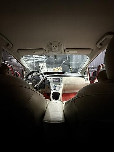 селика: Toyota Prius: 2015 г., 1.8 л, Вариатор, Гибрид, Хэтчбэк — 2