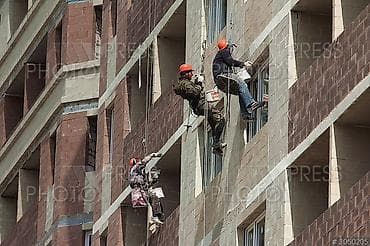 construction: Альпинист—высотне работы алпинист Услуги: - Мойка окон, витражей и — 2
