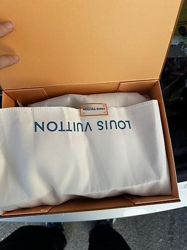 Сумкалар: Сумка Louis Vuitton, черная, из текстурированной кожи. Компактный — 6