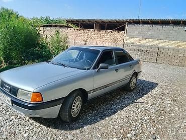 Audi 80: 1987 г., 1.8 л, Механика, Бензин, Седан — 2