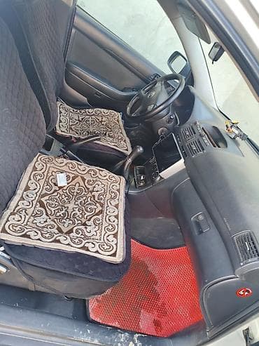 Toyota: Toyota Avensis: 2003 г., 1.8 л, Механика, Бензин, Седан — 4