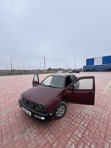 Volkswagen: Volkswagen Vento: 1994 г., Седан — 2