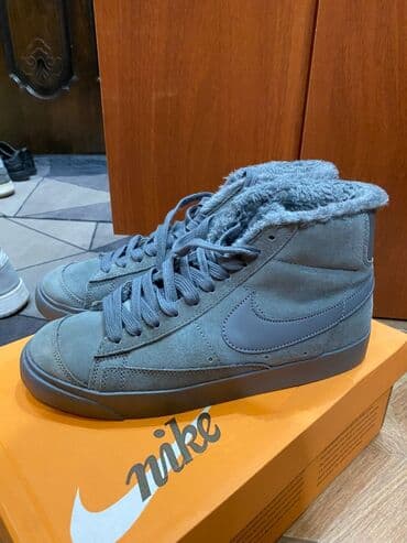 срочно продаю в связи с переездом: Высокие кеды Nike Blazer Mid с утеплённой подкладкой - Модель: Nike — 1
