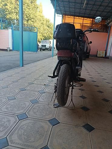 Мототехника: Электроскутер (городской), черный - Компоновка: низкая рама с удобной — 4