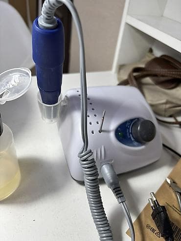 Сулуулук салондору үчүн жабдуулар: Предлагается набор оборудования для маникюра и педикюра, включающий — 2