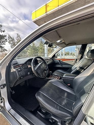 lexus es300 2002: Mercedes-Benz E-Class: 2001 г., Седан — 6