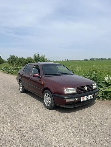 Volkswagen Vento: 1993 г., 1.8 л, Механика, Бензин, Седан