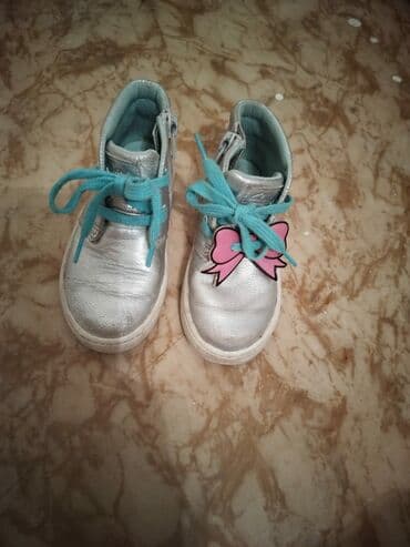 демисезонная детская обувь 22 размера: Отличная фирменная кожаная обувь.24размер. От фирмы Clark's. Покупали — 2