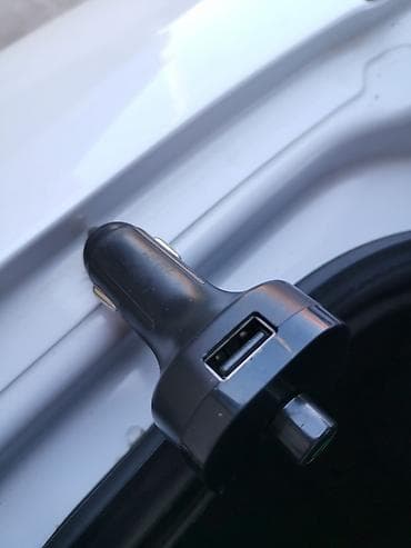 nokia e50: 1)Aux блютуз+зарядка. 2)Авто разветвитель в прикуриватель имеет 2 — 2