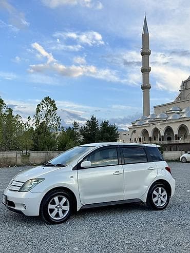 Toyota Ist: 2003 г., 1.5 л, Автомат, Бензин, Седан — 4