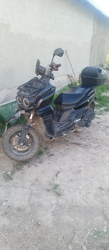 мото 110: Скутер/мопед, черный, с двойной круглой передней оптикой и — 4