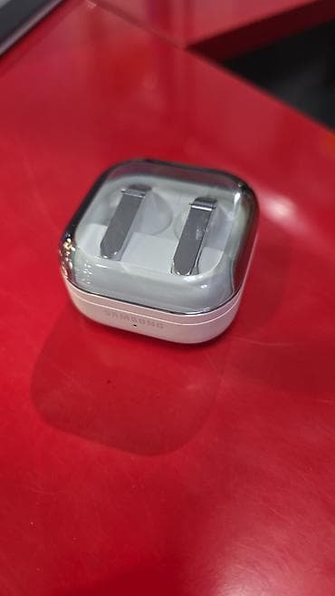 samsung pad: Продаю Samsung Galaxy Buds 4 Pro. Неделя в использования. Можно — 2