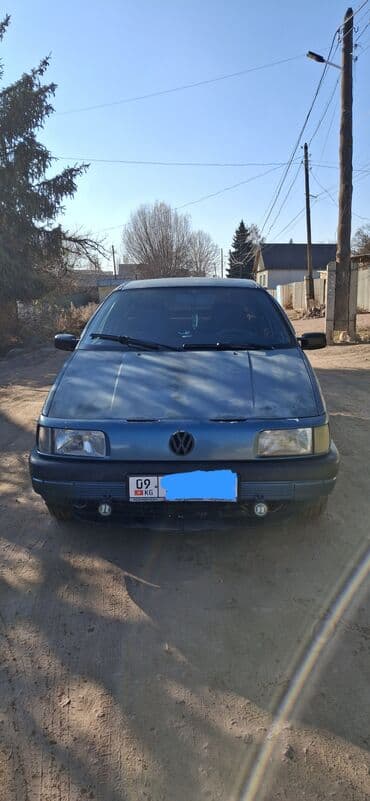 нерабочие авто: Volkswagen Passat: 1989 г., 1.8 л, Механика, Бензиновая, Седан — 1