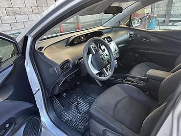 Продажа авто: Toyota Prius: 2017 г., 1.8 л, Автомат, Гибрид, Хэтчбэк — 3