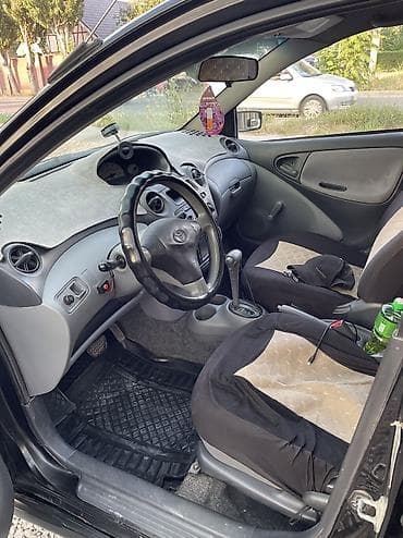 Toyota Echo: 2000 г., 1.5 л, Автомат, Бензин, Седан — 8