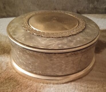 монеты разных стран: Продаю раритетные шкатулки времён СССР и фарфоровую маслёнку времён — 8