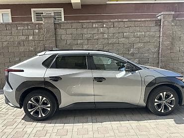 Toyota bZ4X: 2023 г., 0.5 л, Автомат, Электромобиль, Кроссовер