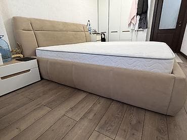 Двуспальная кровать, Б/у, С матрасом, длина - 240 см