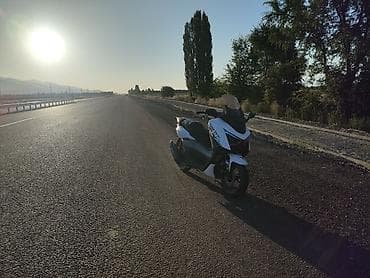 Макси-скутер Yamaha, 200 куб. см, Бензин, Б/у at lalafo.kg Макси-скутер Yamaha, 200 куб. см, Бензин, Б/у