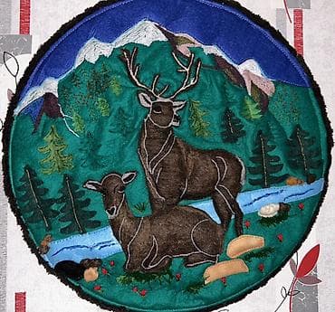 Ашкана буюмдары: Панно из войлока с аппликацией «Олени в горах». - Круглая композиция — 1