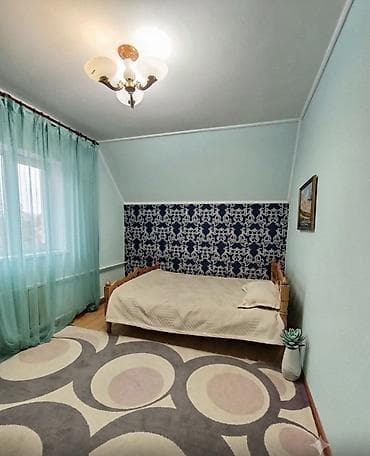 в сутки: Уютный дом с большим обустроенным участком и бассейном. Что внутри: - — 9