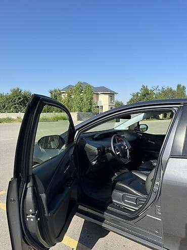 prius v: Toyota Prius: 2018 г., 1.8 л, Вариатор, Гибрид, Хэтчбэк — 6