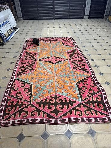 улуттук кийимдер: Килем Дубалдык, Кийиз — 1
