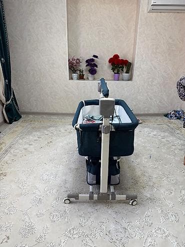 бешик бала: Балдар үчүн кошумча коюлган керебет, Колдонулган, Дөңгөлөктүү, түсү - Көк — 4